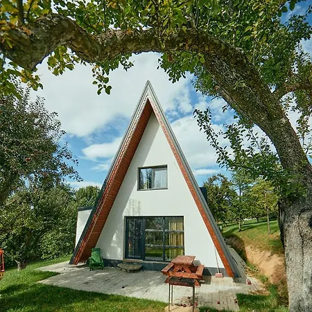 Aruna Bran 山林小屋 布朗