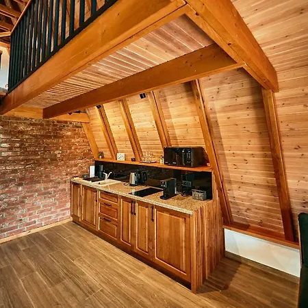 Aruna Bran 山林小屋 *