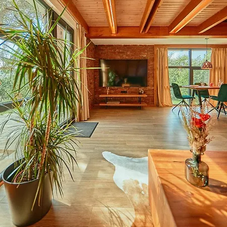Aruna Bran 山林小屋